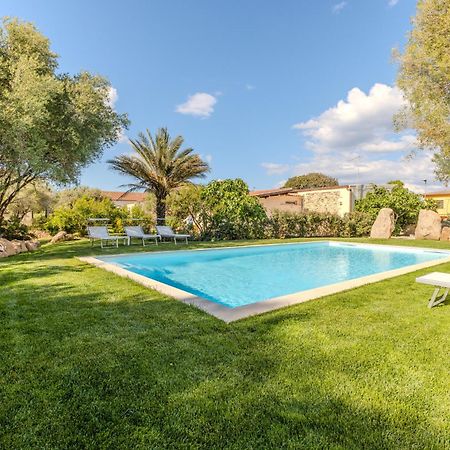 Ferienwohnung Stazzo San Teodoro Piscina Condivisa Exterior foto