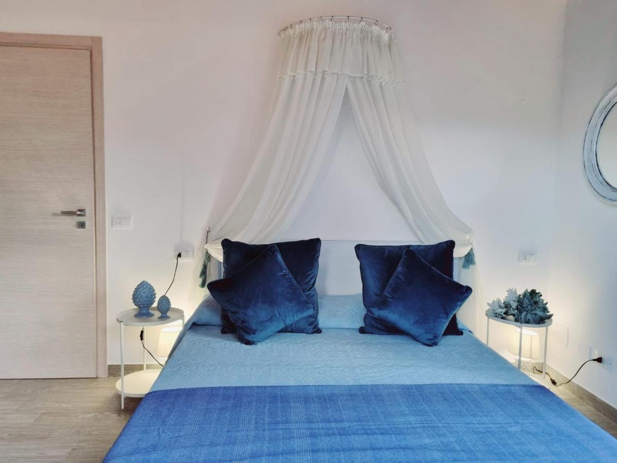 Ferienwohnung Stazzo San Teodoro Piscina Condivisa Exterior foto