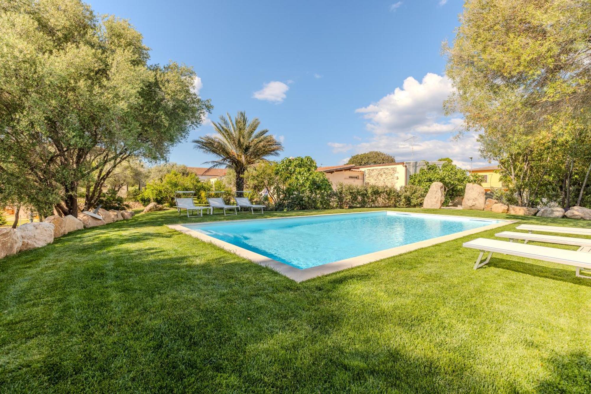 Ferienwohnung Stazzo San Teodoro Piscina Condivisa Exterior foto