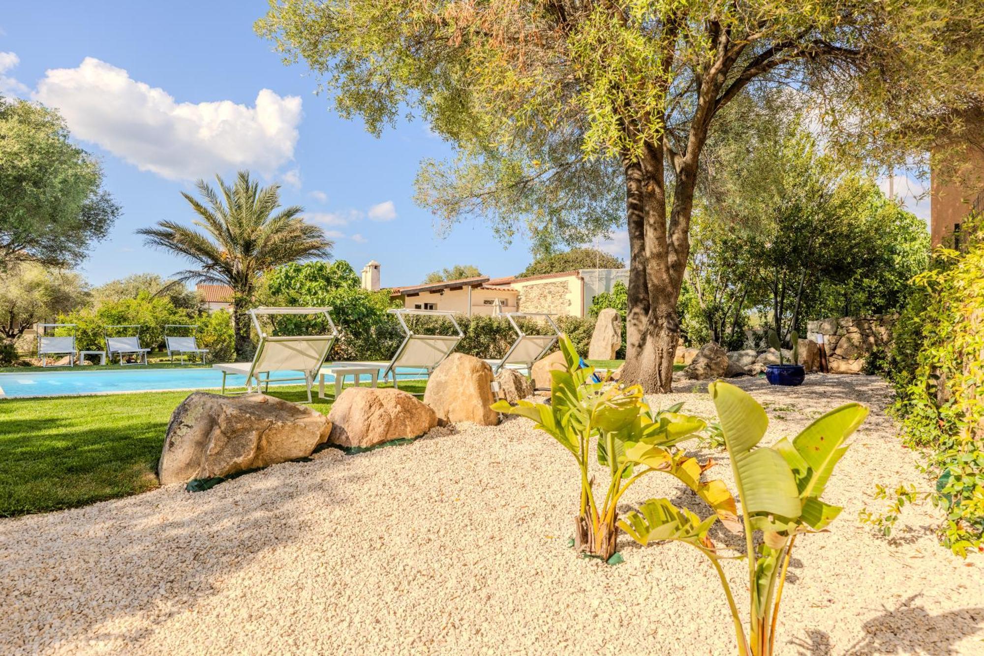 Ferienwohnung Stazzo San Teodoro Piscina Condivisa Exterior foto